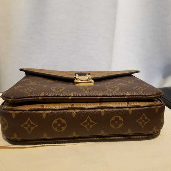 🌼SOLD🌼 Pochette Metis Reverse Monogram - Picture 5 of 7